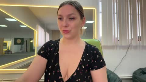 Snapshot of lucky_foryou_baby chatting on April 18, 9:35 am lucky_foryou_baby online show from April 18, 9:35 am