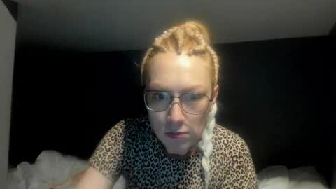 lucky_licky20 online show from February 16, 5:03 am