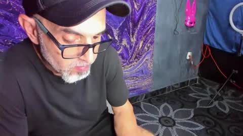 lucky_psychoguy69 online show from November 10, 2:16 pm