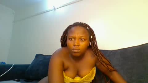 Snapshot of luckyawesome chatting on April 22, 7:00 am Crisiah online show from April 22, 7:00 am