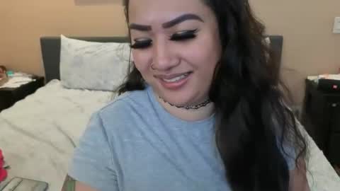 luckylee1992 online show from May 6, 4:30 am