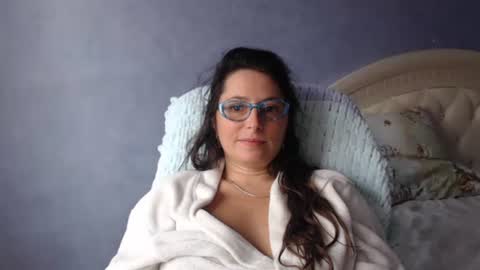 luckylinda23 online show from October 1, 9:15 am