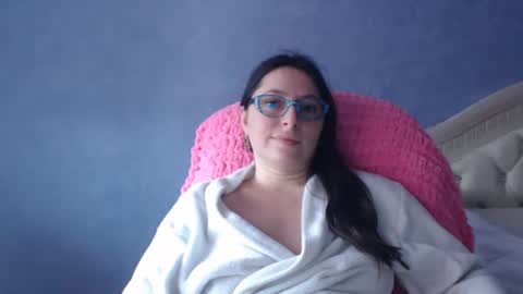 Snapshot of luckylinda23 chatting on February 12, 12:00 pm luckylinda23 online show from February 12, 12:00 pm