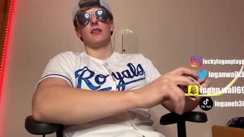 Snapshot of luckyloganx chatting on January 25, 2:47 am Logan Wall online show from January 25, 2:47 am