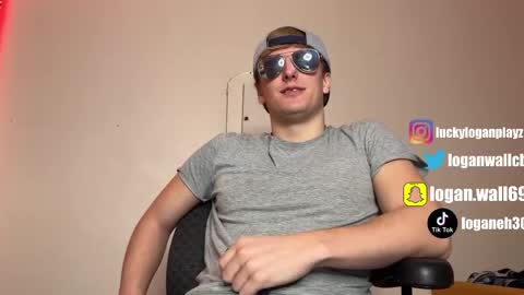 Snapshot of luckyloganx chatting on January 25, 4:03 pm Logan Wall online show from January 25, 4:03 pm