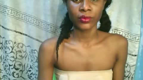 Snapshot of luckymadequeen chatting on April 28, 9:31 pm Gloria online show from April 28, 9:31 pm