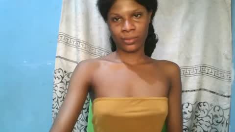 Snapshot of luckymadequeen chatting on April 29, 10:05 pm Gloria online show from April 29, 10:05 pm