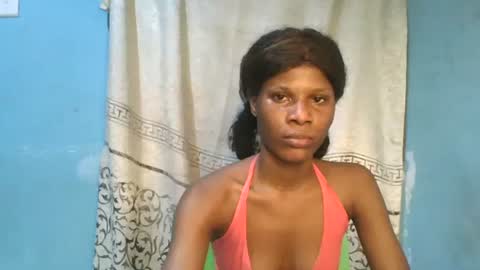 Snapshot of luckymadequeen chatting on May 2, 12:15 am Gloria online show from May 2, 12:15 am