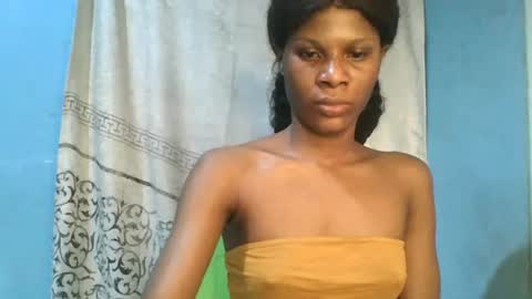 Snapshot of luckymadequeen chatting on May 3, 10:49 pm Gloria online show from May 3, 10:49 pm