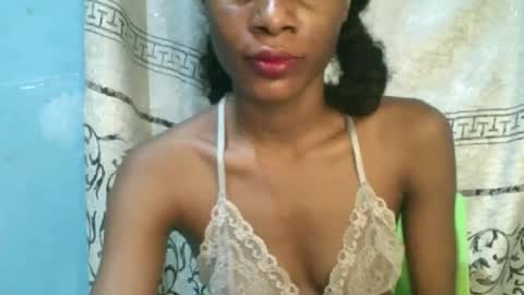 Snapshot of luckymadequeen chatting on May 7, 1:11 am Gloria online show from May 7, 1:11 am