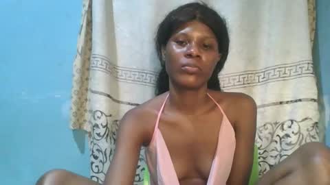 Snapshot of luckymadequeen chatting on May 10, 10:15 pm Gloria online show from May 10, 10:15 pm
