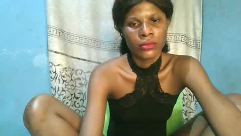 Snapshot of luckymadequeen chatting on May 16, 9:13 pm Gloria online show from May 16, 9:13 pm