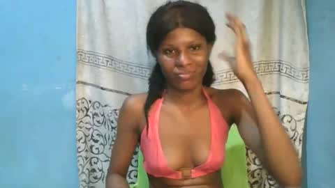 Snapshot of luckymadequeen chatting on May 18, 10:59 pm Gloria online show from May 18, 10:59 pm