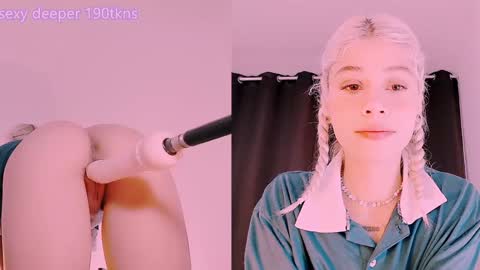 Snapshot of luckysapphire777 chatting on January 3, 11:46 am luckysapphire777 online show from January 3, 11:46 am