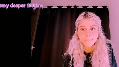 Snapshot of luckysapphire777 chatting on January 22, 6:31 am luckysapphire777 online show from January 22, 6:31 am