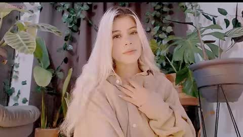 Snapshot of luckysapphire777 chatting on October 20, 3:01 pm luckysapphire777 online show from October 20, 3:01 pm