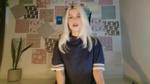 Snapshot of luckysapphire777 chatting on December 14, 7:14 am luckysapphire777 online show from December 14, 7:14 am