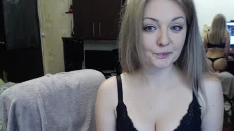 Snapshot of luckyshotgirl chatting on February 15, 6:23 pm LuckyShot online show from February 15, 6:23 pm