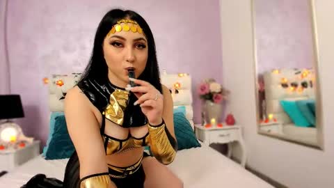 Mia online show from October 31, 6:20 pm