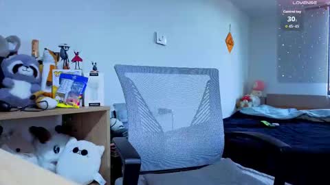 Lu Independent Model online show from October 13, 9:59 pm