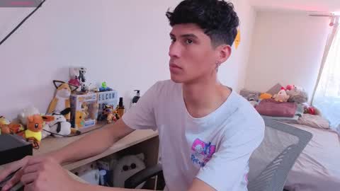 Lu Independent Model online show from March 21, 6:44 pm