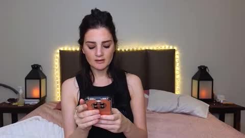 Snapshot of lucy1990xxx chatting on October 19, 8:42 pm Lucy online show from October 19, 8:42 pm