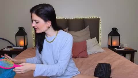 Snapshot of lucy1990xxx chatting on November 2, 9:06 pm Lucy online show from November 2, 9:06 pm