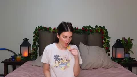 Snapshot of lucy1990xxx chatting on November 7, 9:15 pm Lucy online show from November 7, 9:15 pm