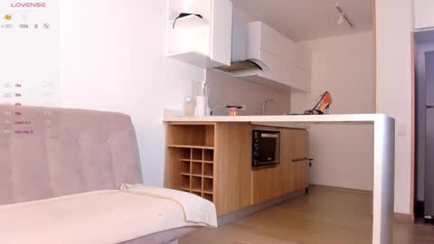 Hello my name is Lucy nice to meet you  thumb up is important for me kisses     online show from October 21, 4:41 pm