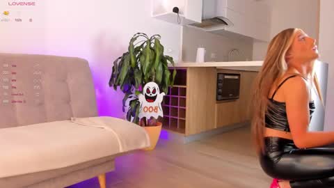 Hello my name is Lucy nice to meet you  thumb up is important for me kisses     online show from October 22, 3:56 pm