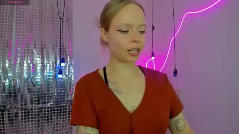 Lucy online show from December 22, 2:03 pm