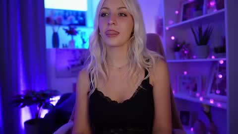Cutie Lucy online show from June 28, 6:03 pm