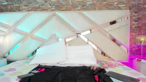 lucy_davies_ online show from March 23, 11:36 am