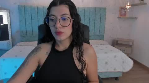 Snapshot of lucy_greys_ chatting on August 6, 11:34 am Lucy Greys online show from August 6, 11:34 am
