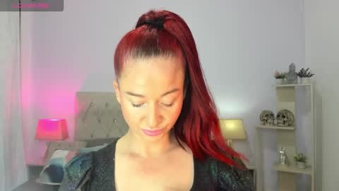 Lucia online show from November 16, 5:40 pm