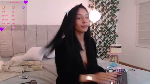 Snapshot of lucy_joi chatting on July 18, 6:06 am Luciana online show from July 18, 6:06 am