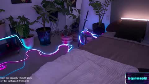 Snapshot of lucyallenx chatting on November 15, 1:18 pm Lucy Alien online show from November 15, 1:18 pm