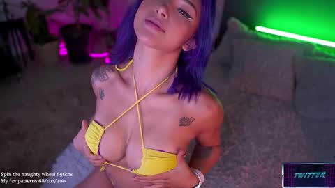 Snapshot of lucyallenx chatting on November 29, 1:47 pm Lucy Alien online show from November 29, 1:47 pm