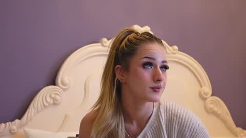 Lucy Lexton online show from December 19, 8:56 am