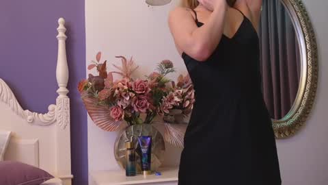 Lucy Lexton online show from December 22, 11:11 am