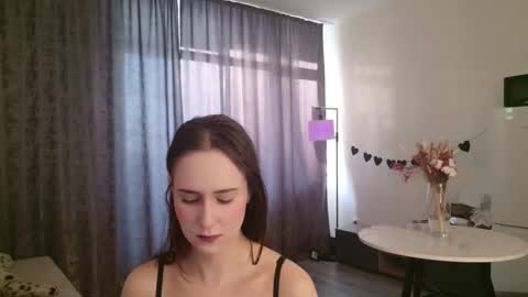 Snapshot of lucyrose33 chatting on February 25, 1:43 pm Lucy Rose online show from February 25, 1:43 pm