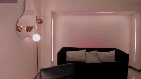 Snapshot of lucyweiss_ chatting on November 26, 7:15 pm Lucy online show from November 26, 7:15 pm