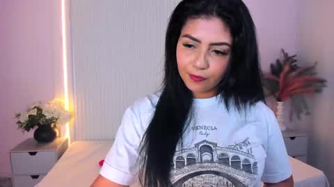 Lucy Wold online show from June 4, 7:42 pm