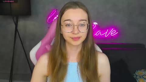 Snapshot of lucyy_green chatting on June 20, 1:09 am Lucy online show from June 20, 1:09 am