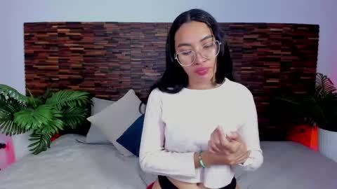 Lucy Liiu online show from April 18, 12:03 am