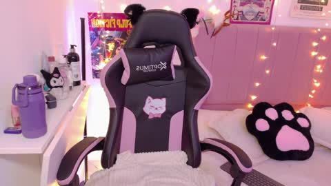 LUCYY FROM HOME  online show from April 11, 3:33 am