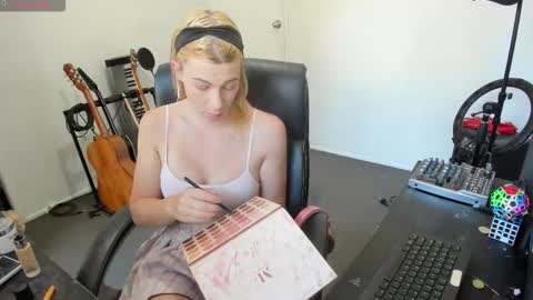 lucyylux online show from October 6, 9:34 pm
