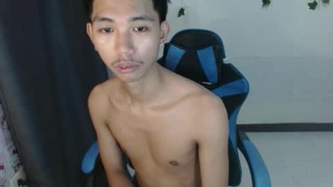 Snapshot of lui_the_fucker chatting on November 25, 5:40 am lui_the_fucker online show from November 25, 5:40 am