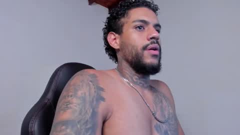 Luigi Vitale online show from February 25, 1:04 am