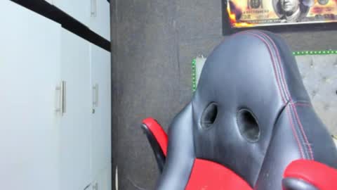 Luigi Independent model online show from April 8, 4:34 am